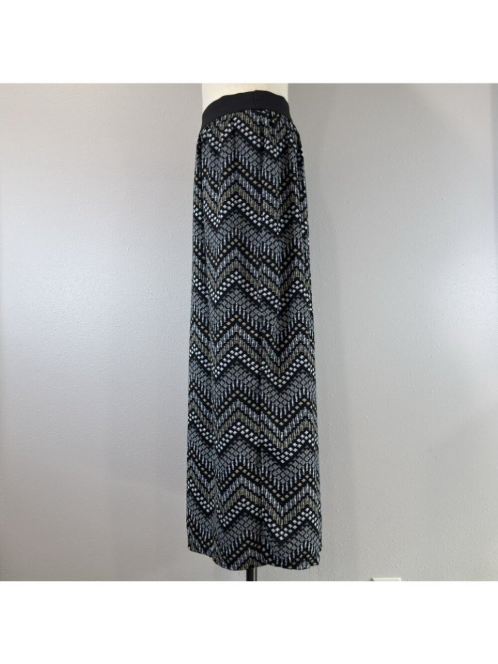 Discreet Maxi Skirt M Pull On Side Slits Elastic Waist Chevron Black Cream Tan - Picture 2 of 16